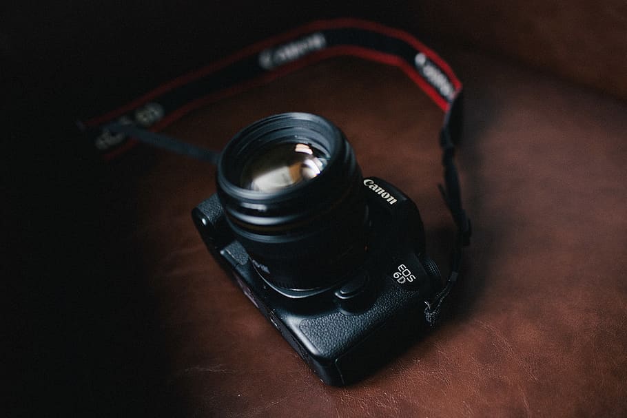 negre, canon eos 6, 6d, càmera, electrònica, lent de la càmera, corretja, càmera digital, tapa de lent, pell, cremallera, adaptador, càmera de vídeo, dit, reproductor de cassets, teclat, roda d'aliatge, roda, va parlar, màquina, casset, flor, tecnologia, temes de fotografia, càmera - equip fotogràfic, a l'interior, lent - instrument òptic, cap gent, primer pla, vista d’angle alt, color negre, sol objecte, natura morta, cultura i entreteniment artístic, equip fotogràfic, taula, tir de l'estudi, antiguitat, estil retro, lent - ull, càmera slr, 5K