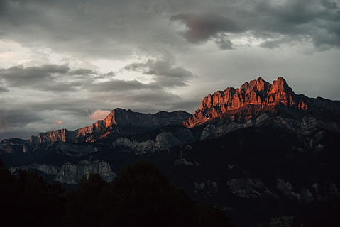 uolienose, Prancūzija, pasyvus, aiguille du varan, kalnų, lauke, pobūdį, kalnas, kanjonas, slėnyje, kraštovaizdį, peizažas, piko, uolos, keteros, dangus, oras, debesis, aušra, raudonas dangus, saulėlydis, debesis - dangus, Rokas, roko objektas, roko formavimas, grožis gamtoje, kietas, nėra žmonių, aplinką, vaizdai - gamta, ne miesto scenoje, kelionės tikslai, ramioje scenoje, ramybė, formavimas, erodavo, 4K, CC0, Viešasis domenas, nemokamai