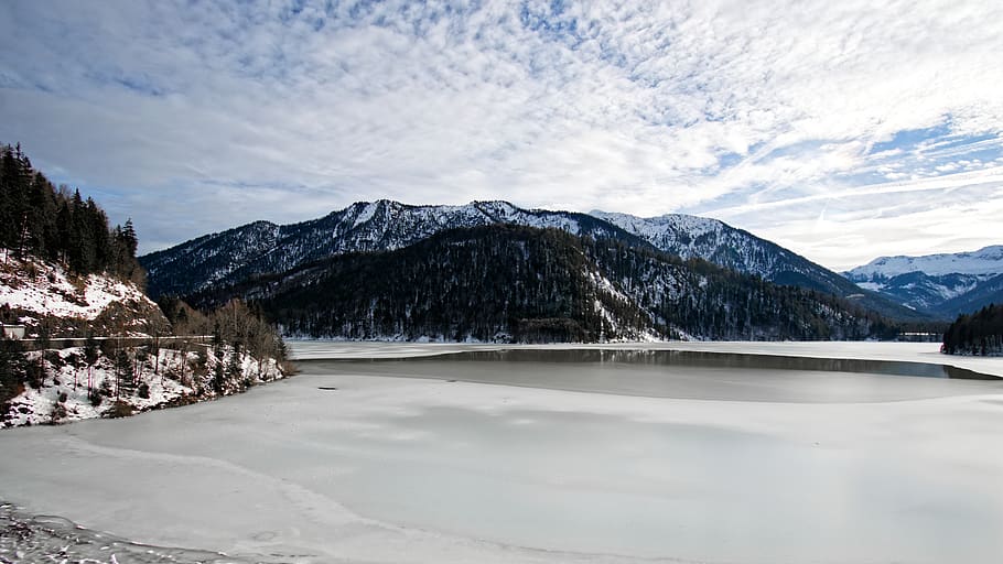 munte de zapada, alb, noros, cer, nori, rece, conifer, lumina zilei, pădure, îngheţ, geros, îngheţat, deal, gheaţă, înghețat, peisaj, Munte, varf de munte, munţi, natură, roci, pitoresc, zăpadă, copaci, vale, apă, vreme, iarnă, peisaj de iarnă, frumusețe în natură, temperatura rece, scenice - natura, nor - cer, o scenă liniștită, de munte, liniște, lac, nici o persoana, un munte acoperit de zăpadă, zi, mediu inconjurator, 5K