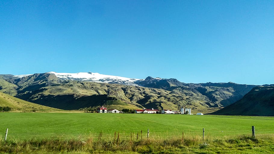 Islanda, Munte, frumusețe în natură, mediu inconjurator, scenice - natura, peisaj, cer, iarbă, Culoarea verde, natură, cer senin, o scenă liniștită, plantă, camp, liniște, de munte, teren, zi, idilic, albastru, scenă non-urbană, nici o persoana, un munte acoperit de zăpadă, în aer liber, 4K