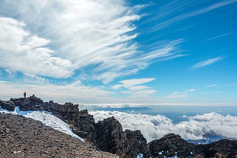 Hiszpania, zamontuj teide, Góra, Chmura, cloudscape, chmura - niebo, niebo, scenics - natura, piękno natury, śnieg, zimowy, zimna temperatura, spokojna scena, Natura, spokój, pasmo górskie, środowisko, krajobraz, niebieski, żadnych ludzi, dzień, scena pozamiejska, skała, na dworze, ośnieżona góra, szczyt górski, 5K, CC0, domena publiczna, darmowe zdjęcia