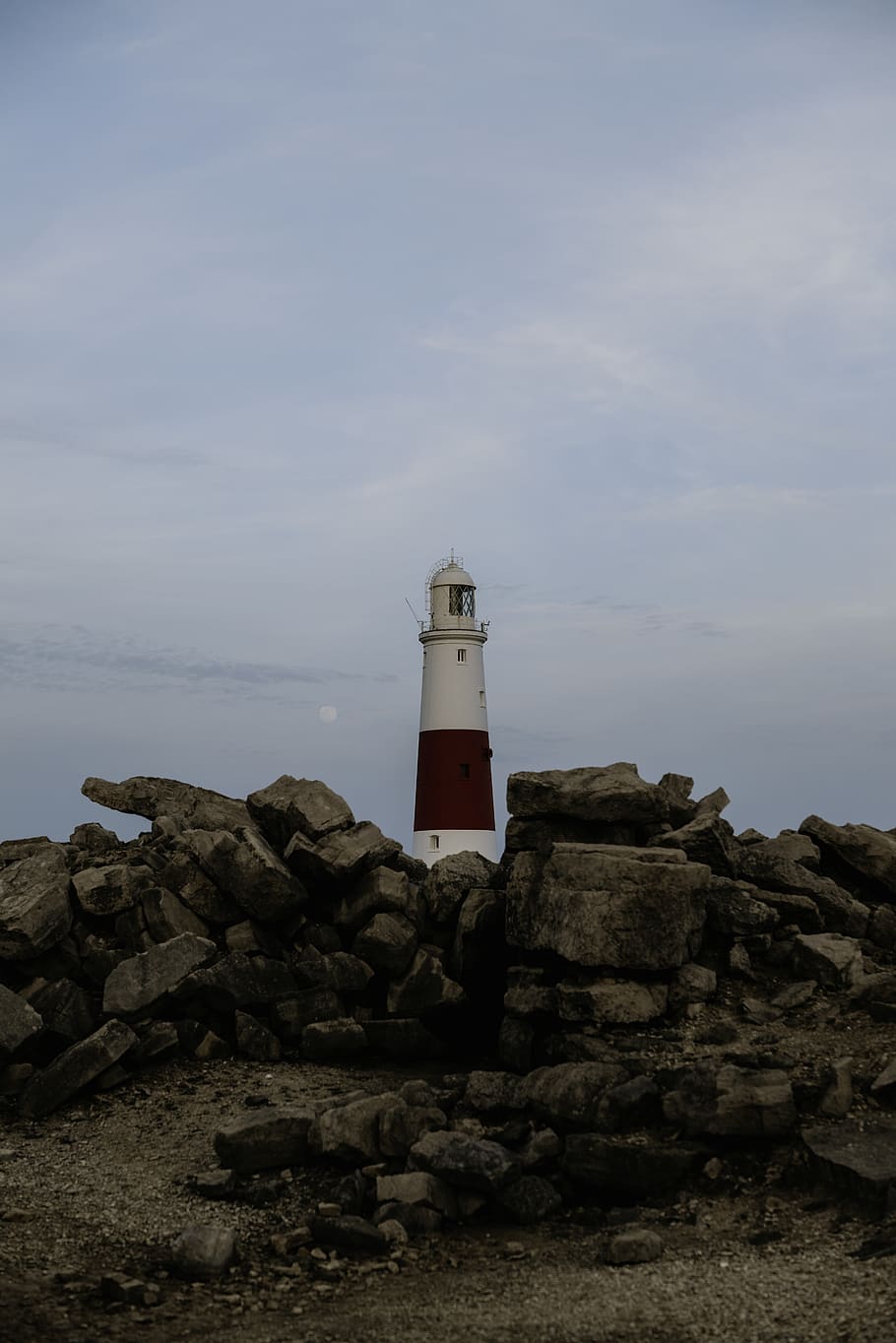 far, edifici, arquitectura, torre, runes, lluna, cel nocturn, vespre, dorset, nit, Costa, casa de camp, habitatge, casa, passarel·la, Camí, promontori, sòl, bunker, orientació, rock, rock - object, estructura construïda, sòlid, cel, exterior de l'edifici, seguretat, direcció, mar, naturalesa, protecció, núvol - cel, dia, aigua, cap gent, a l'aire lliure, 8K