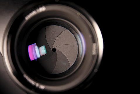 Elektronik, Kameraobjektiv, Reflexion, Linse, Licht, Kamera, Technik, Technologie, dunkel, Glas, Verschluss, elektrisches Gerät, Verbinder, Adapter, Beleuchtung, Fotografie-Themen, Kamera - Fotoausrüstung, Objektiv - optisches Instrument, Nahansicht, Fotoausrüstung, Digitalkamera, Ausrüstung, drinnen, Studioaufnahme, Kreis, optisches Gerät, gestalten, Linse - Auge, Geometrische Figur, schwarzer Hintergrund, keine Leute, Kunst, Kultur und Unterhaltung, schwarze Farbe, modern, Spiegelreflexkamera, Heimvideokamera, 4K, CC0, gemeinfrei, lizenzfrei
