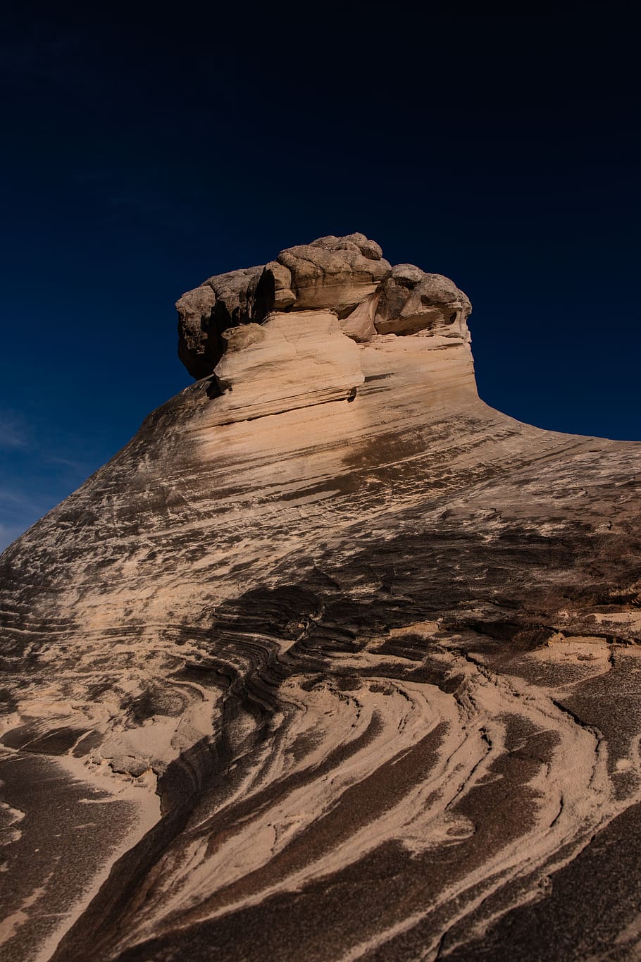 muntanya grisa, naturalesa, a l'aire lliure, mesa, patrick hendry, penya-segat, muntanya, desert, altiplà, arqueologia, edifici, arquitectura, paisatge, monument, sòl, bunker, Serra, camp, nit, torre, promontori, cel, rock, escenics - natura, formació de roca, geologia, geografia física, bellesa a la natura, tranquil·litat, escena tranquil·la, cap gent, rock - object, escena no urbana, medi ambient, terra, destinacions de viatge, blau, sòlid, clima, clima àrid, erosionat, cim de muntanya, gres, 8K