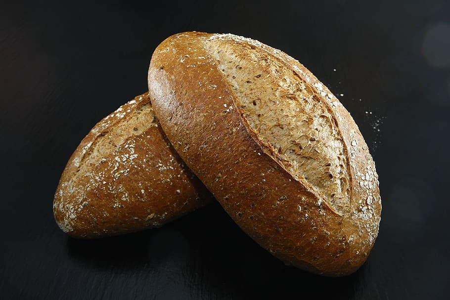 pa cuit, enfornar, al forn, borrós, pa, primer pla, fosc, menjar, focus, saludable, nutrició, pastisseria, producció, natura morta, brindis, menjar i beguda, frescor, llesca de pa, blat, tir de l'estudi, a l'interior, benestar, blat sencer, marró, fons negre, cap gent, alimentació saludable, integral, planta de cereals, pa marró, sol objecte, 4K