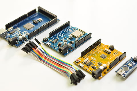 Sarı, siyah, mavi, devre kartları, yalıtılmış, beyaz, arka fon, teknoloji, tel, teller, tel levha, yazı tahtası, elektrik, elektronik, bilgisayar, devre kartı, ekipman, bilgisayar çipi, elektrik bileşeni, Elektronik endüstrisi, bilgisayar bölümü, anakart, kondansatör, kapatmak, bilgisayar ağı, bağ, Yarı iletken, veri, İşlemci, parçası, elektrikli ekipman, sanayi, rasgele erişim belleği, transistor, ağ sunucusu, iletişim, pc, Internet, arka, küçük, mühendislik, 5K, CC0, kamu malı, telif ücretsiz