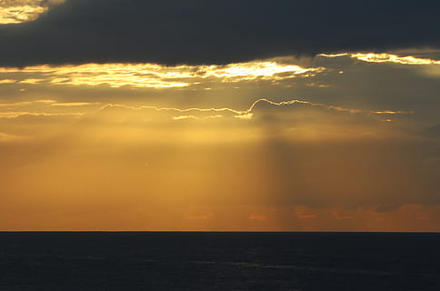 panoramisk, fotografering, solstråle, skyer, daggry, dramatisk, aften, ferie, horisont, landskab, lys, ocean, afspejling, hav, marinemaleri, storm, sol, solopgang, solnedgang, vand, vejr, himmel, sky - himmel, scenics - natur, horisont over vand, skønhed i naturen, ro, rolig scene, idyllisk, sollys, natur, ingen mennesker, havnefronten, orange farve, udendørs, magt i naturen, 5K, CC0, offentligt domæne, royaltyfrie