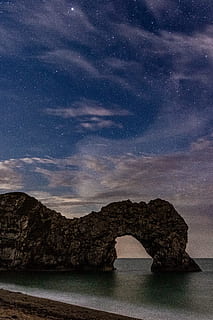 braun, Felsformation, Küstenlinie, Nachtzeit, Ozean, Ufer, Himmel, Star, Blau, Wolke, Rock, Cliff, nervum, Handy-Hintergrundbild, Tapete, Langzeitbelichtung, wolkig, Nachthimmel, Nacht-, Astrofotografie, Astro, Milchstraße, Natur, Meer, Landschaft, szenen, Küste, Berg, Wasser, Strand, Insel, Rock - Objekt, Schönheit in der Natur, Sommer-, draußen, Urlaube, Reise, seelandschaft, keine Leute, Sonnenuntergang, Dämmerung, Reiseziele, Europa, Astronomie, ruhige Szene, idyllisch, 5K, CC0, gemeinfrei, lizenzfrei