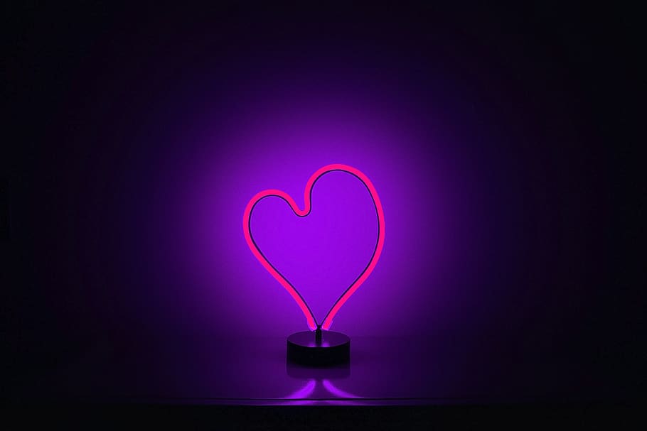 hjerte form, lyserød, tændte, bordlampe, emotion, kærlighed, positive følelser, romantik, lyserød farve, indendørs, valentins dag - ferie, studio skud, kreativitet, kopiere plads, tæt på, enkelt objekt, rød, glødende, neon, Kunst og håndværk, valentinkort, meddelelse, sort baggrund, lilla, 4K