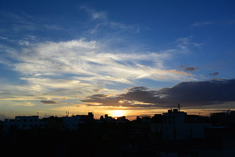, architettura, cielo, esterno dell'edificio, struttura costruita, nuvola - cielo, città, tramonto, costruzione, paesaggio urbano, nessuno, natura, quartiere residenziale, skyline urbano, luce del sole, silhouette, colore arancione, paesaggio, vita di città, all'aperto, cielo drammatico, edificio per uffici esterno, grattacielo, cielo romantico, 4K, CC0, dominio pubblico, privo di copyright