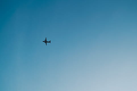 himmel, blå, fly, flyve, Chelyabinsk, lav vinkel visning, flyvende, transportform, luftfartøj, transportmidler, Midt i luften, kopiere plads, skyfri himmel, på farten, ingen mennesker, bevægelse, rejse, natur, dag, offentlig transport, udendørs, luftfartsindustrien, direkte under, 4K, CC0, offentligt domæne, royaltyfrie