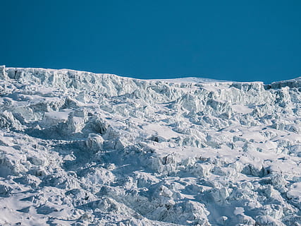 sníh, pokryté, hora, během dne, led, venku, Příroda, Francie, chamonix, ledovec, serac, glacier des bossons, seracs, kaskád, pohoří, scenérie, vrchol, panoramatický, krajina, lavina, sport, studená teplota, zimní, modrý, zamrzlý, životní prostředí, scenics - příroda, nebe, klidné scény, klid, nikdo, krása v přírodě, den, čisté nebe, bílá barva, zasněžené hory, čistota, 2K, CC0, veřejná doména, bez autorských práv
