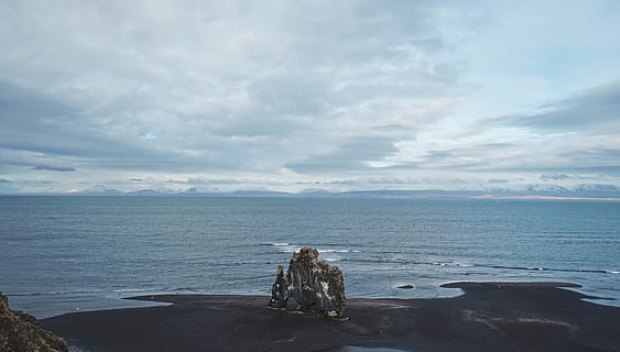 Islândia, basalto, arco, pilha, ilha, arche, mar, oceano, nuvem, hvitserkur, montanhas, Visão, ponto de vista, ondas, Rocha, Preto, areia, areias, nuvens, nuvem - céu, agua, céu, beleza na natureza, scenics - natureza, tranquilidade, cena tranquila, natureza, horizonte, horizonte sobre a água, dia, idílico, cena não urbana, ninguém, terra, de praia, ao ar livre, 5K, CC0, domínio público, royalty free