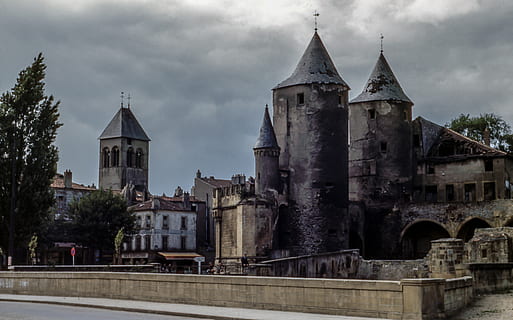 die Architektur, Gebäude, Infrastruktur, Struktur, Einrichtung, Schloss, alt, Jahrgang, Fenster, Turm, Wolken, Himmel, Bäume, gebaute Struktur, Gebäudehülle, wolke - himmel, Religion, Glauben, Anbetungsstätte, Geschichte, die Vergangenheit, Spiritualität, Natur, keine Leute, Reiseziele, Tag, draußen, 4K, CC0, gemeinfrei, lizenzfrei
