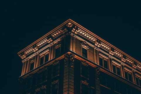 buio, notte, costruzione, struttura, architettura, punto di riferimento, struttura costruita, esterno dell'edificio, Inquadratura dal basso, nessuno, finestra, cielo, natura, città, illuminato, all'aperto, cielo sereno, facciata, storia, il passato, vetro - materiale, frontone, governo, 4K, CC0, dominio pubblico, privo di copyright