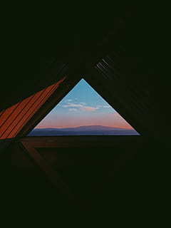 triangular, camino, edificio, cielo, oscuro, nadie, noche, naturaleza, silueta, adentro, arquitectura, ventana, copia espacio, vista de ángulo bajo, puesta de sol, nube - cielo, belleza en la naturaleza, modelo, tranquilidad, oscuridad, forma geometrica, techo, 4K, CC0, dominio público, libre de derechos