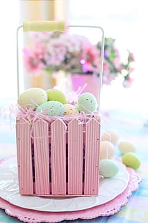 påske, egg, past, vår, fargerik, kurv, mat og Drikke, søt mat, mat, kake, søt, dessert, fokusere på forgrunnen, friskhet, rosa farge, bakt, ingen folk, overbærenhet, klar til å spise, bord, feiring, stilleben, usunn mat, nærbilde, fristelse, cupcake, matbit, 5K, CC0, offentlig domene, opphavsrett gratis
