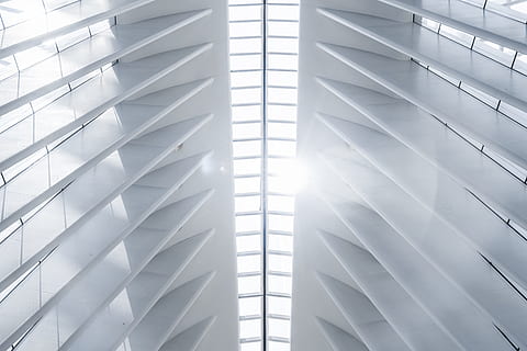 weiße Deckenwand, Gebäude, Sonnenlicht, Decke, die Architektur, modernes Design, Weiß, minimal, hoch schauen, Struktur, städtisch, Stadt, New York, Fenster, modern, Bürogebäude, Wolkenkratzer, Glas - Material, gebaute Struktur, Reflexion, städtische Szene, Gebäudehülle, futuristisch, stehlen, Baugewerbe, Geschäft, Fassade, Turm, Muster, Hintergründe, Blau, Wandbau - Funktion, abstrakt, große Höhe, keine Leute, Innenstadt, draußen, Büro, Stadt leben, Geometrische Figur, drinnen, Stadtbild, Design, 8K, CC0, gemeinfrei, lizenzfrei