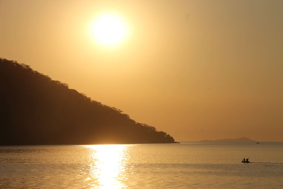 malawi, capa maclear, posta de sol, llac, pescador, aigua, cel, bellesa a la natura, escenics - natura, sol, davant del mar, escena tranquil·la, tranquil·litat, reflexió, silueta, llum solar, color taronja, naturalesa, idíl·lic, mar, vaixell nàutic, escena no urbana, muntanya, a l'aire lliure, cap gent, flare de la lent, horitzó sobre l’aigua, 4K