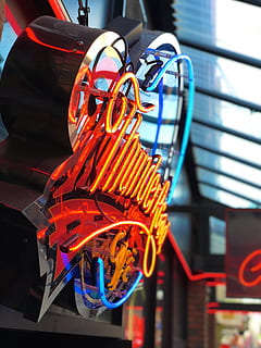 illuminazione, luce, macchina, casco, abbigliamento, capi di abbigliamento, sfera, neon, il motore, macchina da gioco arcade, Parco divertimenti, ruota panoramica, costruzione, Parco a tema, alfabeto, testo, parola, laboratorio, urbano, ha parlato, nessuno, metallo, concentrarsi sulle conoscenze acquisite, avvicinamento, illuminato, multicolore, all'aperto, giorno, tecnologia, Al dettaglio, colore arancione, raggiante, rosso, attività commerciale, complessità, shopping, sceneggiatura occidentale, 4K, CC0, dominio pubblico, privo di copyright