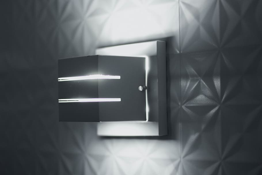 blanc, mínim, llum, comunicació, a l'interior, il·luminat, signe, cap gent, funció de construcció de parets, primer pla, equips d’il·luminació, Color blanc, llum - fenomen natural, tecnologia, text, arquitectura, carta, reflexió, símbol de fletxa, correu electrònic, metall, paper, connexió, llum elèctrica, 5K