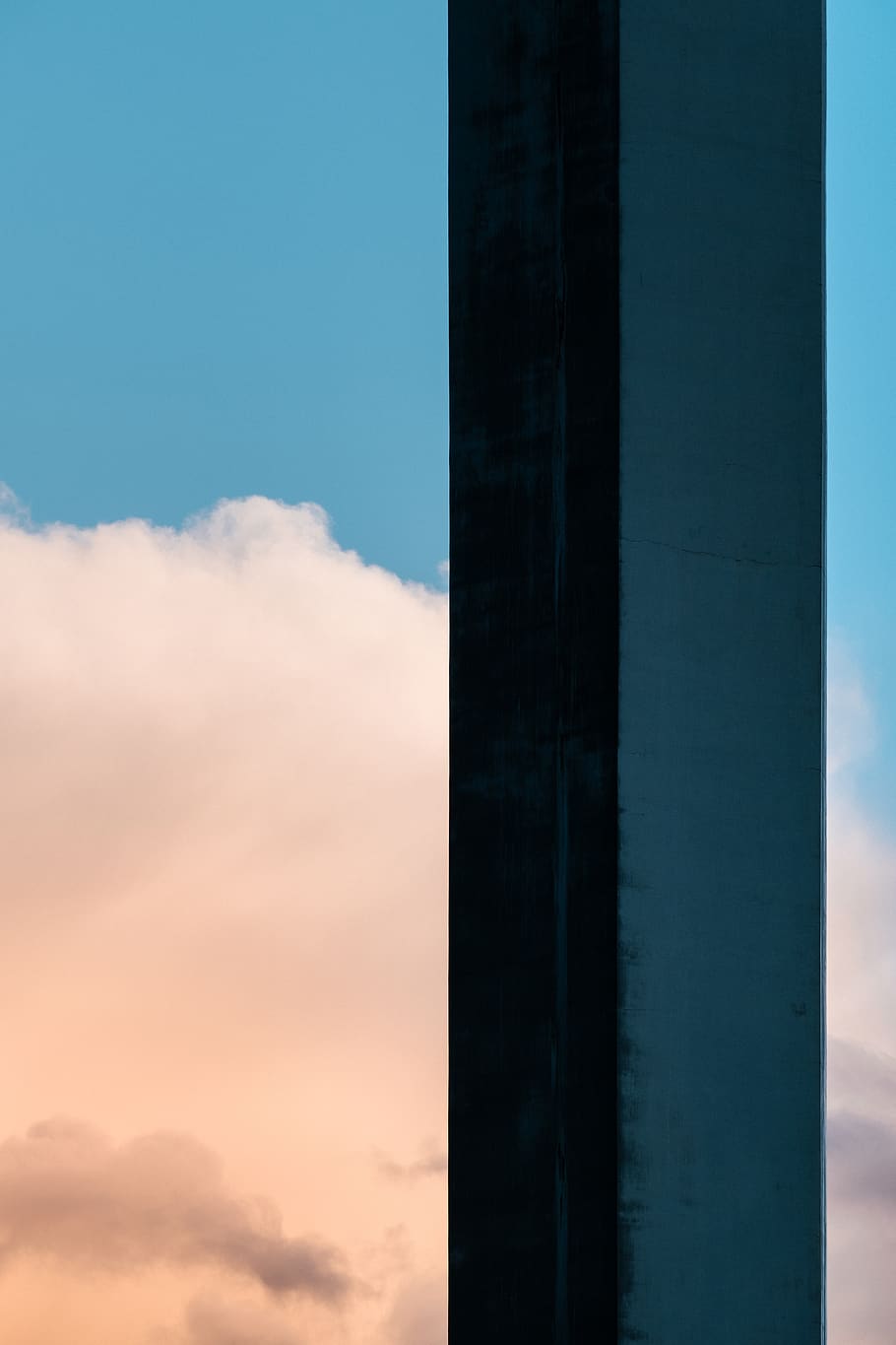 post de formigó negre, naturalesa, a l'aire lliure, cel, Ginebra, arquitectura, suïssa, cel blau, silueta, torre, edifici, núvol, posta de sol, fletxa, campanar, temps, edifici d'oficines, menjar, pilar, columna, núvol - cel, cap gent, blau, estructura construïda, primer pla, columna arquitectònica, dia, llum solar, exterior de l'edifici, escena tranquil·la, bellesa a la natura, tranquil·litat, centrar-se en primer pla, pol, escenics - natura, post de fusta, 5K