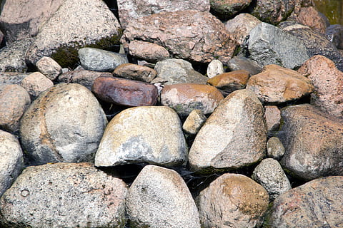 sten-, baggrund, overflade, udendørs, tæt på, rullesten, , ru, klippe, Brun, stenet, grå, rund, farve, objekter, solid, rock-objekt, sten - objekt, fuld ramme, natur, baggrunde, ingen mennesker, dag, tekstureret, stor gruppe af objekter, høj vinkel visning, jord, overflod, strand, 4K, CC0, offentligt domæne, royaltyfrie