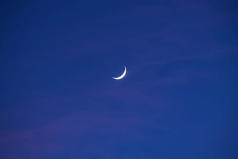 fons de pantalla de mitja lluna, naturalesa, a l'aire lliure, astronomia, nit, espai, espai exterior, univers, montescudaio, Itàlia, eclipsi, Eclipse de lluna, cel blau, lluna, blu, cel, mar, aigua, oceà, Serra, muntanya, bellesa a la natura, creixent, tranquil·litat, escenics - natura, blau, escena tranquil·la, vista d’angle baix, fenomen natural, còpia espai, cap gent, núvol - cel, Mitja lluna, astrologia, llum de la lluna, Lluna planetària, espai i astronomia, 5K, CC0, domini públic, lliure de regalies