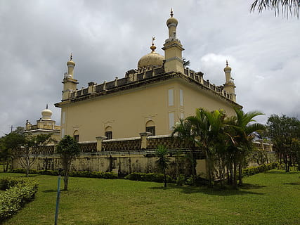cupola, costruzione, architettura, erba, pianta, Madikeri, India, 7/73 (1, moschea, albero, prato, Arecaceae, Palma, castello, pergolato, all'aperto, giardino, forte, alloggiamento, città universitaria, esterno dell'edificio, struttura costruita, cielo, nuvola - cielo, natura, giorno, storia, il passato, destinazioni di viaggio, nessuno, viaggio, colore verde, luogo di culto, religione, crescita, 4K, CC0, dominio pubblico, privo di copyright