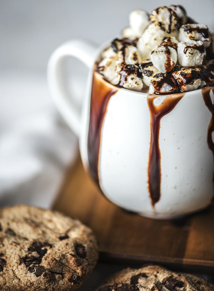 al forno, bevanda, biscotto, Marrone, cacao, patata fritta, cioccolato, stracciatella, biscotti al cioccolato, sciroppo di cioccolato, Natale, avvicinamento, cocco, freddo, biscotti, accogliente, crema, tazza, delizioso, dolce, bere, gusto, cibo, cibo e bevande, freschezza, tavolo, natura morta, nessuno, rinfresco, in casa, cibo dolce, legno - materiale, indulgenza, concentrarsi sulle conoscenze acquisite, pronto a mangiare, boccale, tentazione, spuntino, 4K