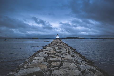 panoramico, vista, mare, nuvoloso, cielo, spiaggia, alba, sera, molo, paesaggio, faro, natura, oceano, rocce, paesaggio marino, riva del mare, tramonto, acqua, nuvola - cielo, scenics - natura, bellezza nella natura, la tranquillità, roccia, direzione, la strada davanti, roccia - oggetto, scena tranquilla, solido, prospettiva decrescente, orizzonte sull'acqua, frangiflutti, orizzonte, nessuno, all'aperto, lungo, 5K, CC0, dominio pubblico, privo di copyright