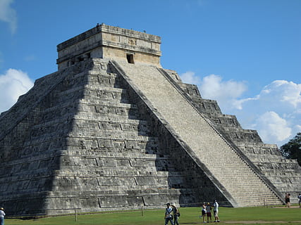 Messico, chichen itza, pyramide, storia, architettura, il passato, cielo, turismo, destinazioni di viaggio, struttura costruita, viaggio, antico, giorno, natura, antica civiltà, uomini, esterno dell'edificio, adulto, persone reali, donne, persone accessorie, stili di vita, nuvola - cielo, all'aperto, archeologia, 2K, CC0, dominio pubblico, privo di copyright
