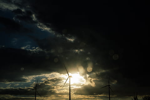 windturbines, zonsondergang, alternatief, verandering, schoon, klimaat, ontwikkeling, energie, milieu, generator, globaal, groen, industrie, molen, fabriek, macht, hernieuwbare, silhouet, hemel, duurzame, turbine, turbines, verwarming, wind, windmolenpark, windmolen, wolk - lucht, alternatieve energie, milieubehoud, hernieuwbare energie, brandstof en stroomopwekking, windturbine, windkracht, natuur, schoonheid in de natuur, technologie, lage hoekweergave, geen mensen, zon, elektriciteit, buitenshuis, Lens flare, duurzame bronnen, kracht in de natuur, 4K, CC0, publiek domein, royaltyvrij