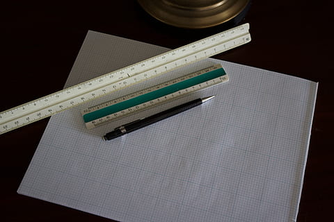hvid, lineal, papir, pen, offentliggørelse, Bestil, indendørs, studio skud, stilleben, bord, uddannelse, note pad, høj vinkel visning, ingen mennesker, skriveinstrument, sort baggrund, spiral notesbog, side, to objekter, blyant, kopiere plads, tæt på, blank, 5K, CC0, offentligt domæne, royaltyfrie