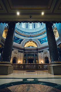 baix, fotografia d'angle, endins, edifici, arquitectura, sostre, columnes, cúpula, perspectiva, pilars, estructura construïda, il·luminat, a l'interior, cap gent, vista d’angle baix, equips d’il·luminació, arc, columna arquitectònica, lloc de culte, destinacions de viatge, religió, creença, espiritualitat, finestra, ornamentat, ciutat, piscina, 5K, CC0, domini públic, lliure de regalies