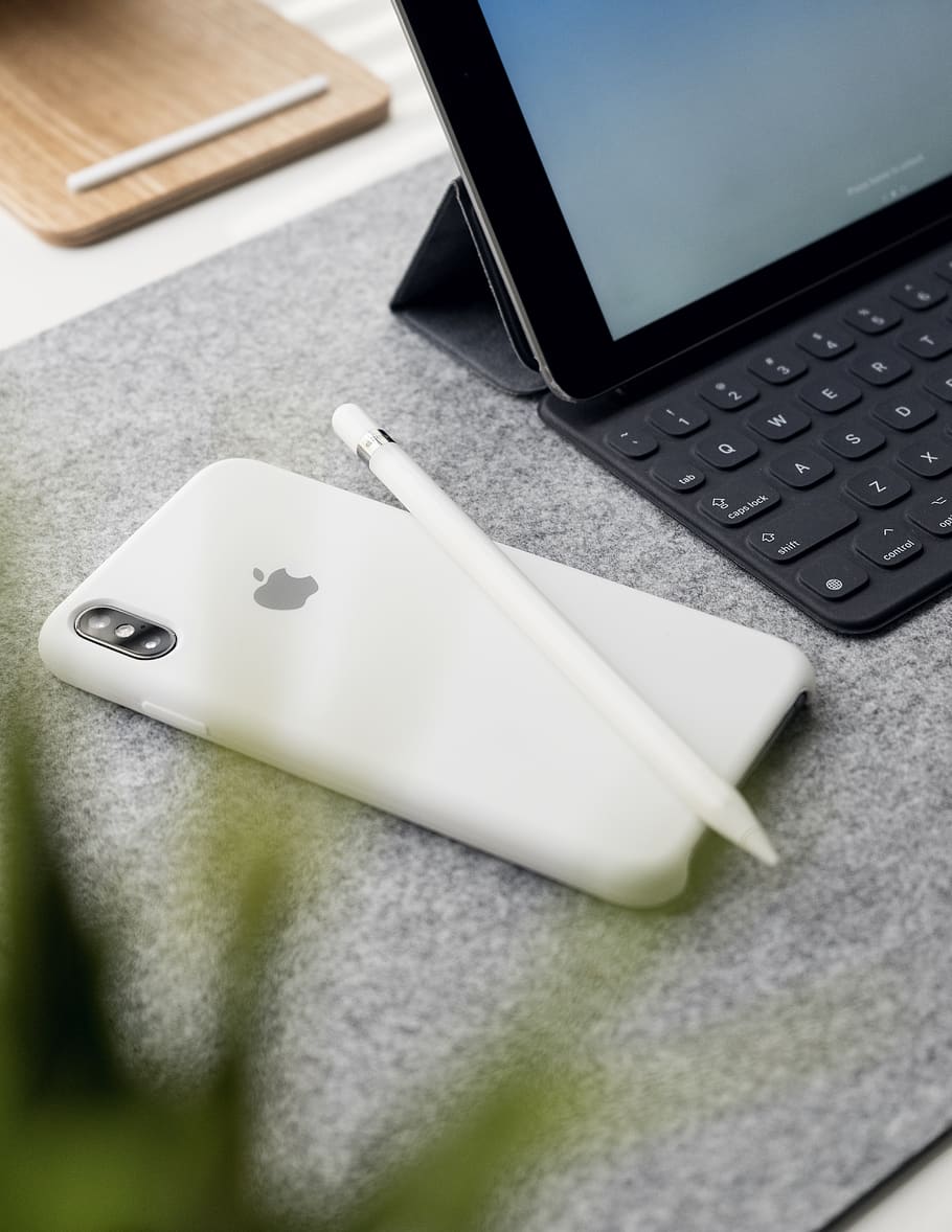 iphone bianco x, elettronica, tastiera, hardware, computer, tastiera del computer, computer hardware, Telefono, cellulare, il computer portatile, pc, topo, computer portatile, i phone, Schermo a cristalli liquidi, tenere sotto controllo, display, schermo, sms, Tablet, tecnologia, connessione, tecnologia wireless, tavolo, comunicazione, natura morta, nessuno, attrezzatura informatica, vista dall'alto, in casa, avvicinamento, dispositivo di informazione portatile, smart phone, attività commerciale, 4K
