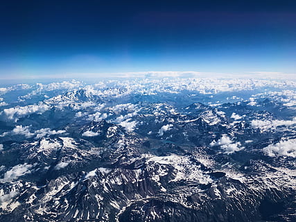 antenn, fotografi, bergen, berg, ås, räckvidd, moln, blå, flygperspektiv, alp, snö, natur, scenics, himmel, bergstopp, resa, landskap, högvinkelvy, europeiska alperna, utomhus, högt upp, moln - himmel, inget folk, vinter-, flygplan, Europa, bergskedja, flygande, panorama-, ovan, stadsbild, vit, is, ovanpå, skönhet i naturen, urban skyline, 4K, CC0, offentligt domän, royaltyfria