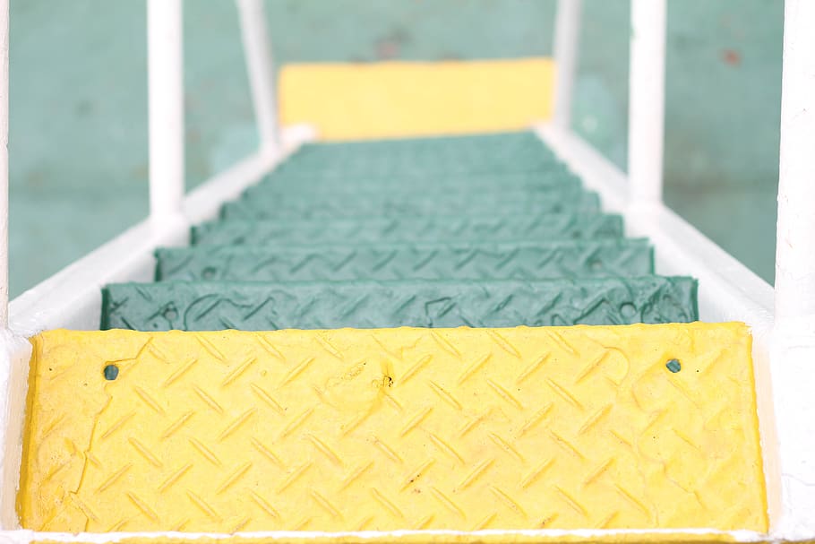 verde, giallo, metallo, diamante-placcato, scala, high-angle, fotografia, sfocatura, pulito, avvicinamento, vuoto, messa a fuoco, corrimano, modello, le scale, passo, nessuno, Colore bianco, forniture per ufficio, astratto, Entrata, in casa, sfondi, porta, strutturato, attività commerciale, copia spazio, bloc notes, colore verde, carta, Messaggio, 5K