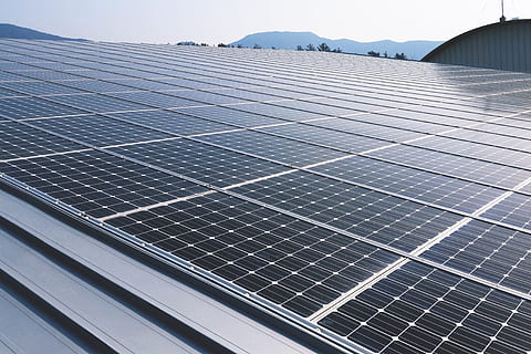 energía solar, varios, solar, panel solar, energía alternativa, energía renovable, conservación del medio ambiente, generación de combustible y energía, tecnología, ambiente, cielo, Dom, techo, electricidad, arquitectura, naturaleza, negocio, al aire libre, cuestiones ambientales, financiar, industria, estructura construida, fuente de alimentación, economía, 4K, CC0, dominio público, libre de derechos