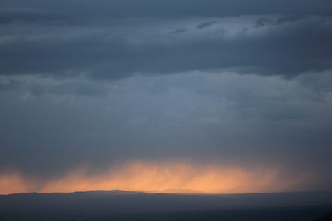 overskyet himmel, himmel, Sky, vejr, natur, udendørs, indien, rishikesh, landskab, grå, cumulus, overskyet, regn, regnfuld, orange, solnedgang, rød, skyer, sky - himmel, skønhed i naturen, scenics - natur, ro, ingen mennesker, rolig scene, orange farve, miljø, bjerg, ikke-urbane scene, idyllisk, silhuet, fjern, dramatisk himmel, ildevarslende, 5K, CC0, offentligt domæne, royaltyfrie