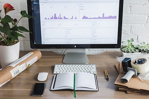 photo d'écran d'ordinateur de bureau, affaires, ordinateur, clavier, La technologie, professionnel, Planification, Les données, la communication, table, à l'intérieur, équipement informatique, Bureau, meubles, Technologie sans fil, clavier d'ordinateur, moniteur d'ordinateur, personne, lien, ordinateur de bureau, plante en pot, plante, souris d'ordinateur, 4K, CC0, domaine public, libre de droits