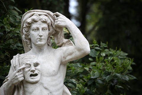 mand statue, statue, skulptur, kunst, hoved, human, person, figur, sommer, kultur, arkæologi, udendørs, gargoyle, ornament, monument, ærkeengel, Engel, plante, Acanthaceae, Kunst og håndværk, repræsentation, kreativitet, menneskelig repræsentation, ingen mennesker, håndværk, mandlig lighed, dag, fokus på forgrunden, tæt på, natur, vækst, træ, kvindelig lighed, stenmateriale, fin kunst statue, 5K, CC0, offentligt domæne, royaltyfrie