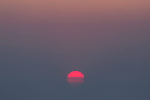 orange Sonnenuntergang, Himmel, Sonnenuntergang, Natur, Sonnenaufgang, orb, Dunst, Sonne, Kreis, Kugel, Gradient, Smog, rot, Orange, Rauch, Dämmerung, roter Himmel, draußen, Astronomie, Ball, keine Leute, Schönheit in der Natur, pinke Farbe, Ballon, Ruhe, kopieren sie platz, Szenen - Natur, einzelnes Objekt, Platz, Freiheit, Studioaufnahme, Kreativität, farbiger Hintergrund, 4K, CC0, gemeinfrei, lizenzfrei
