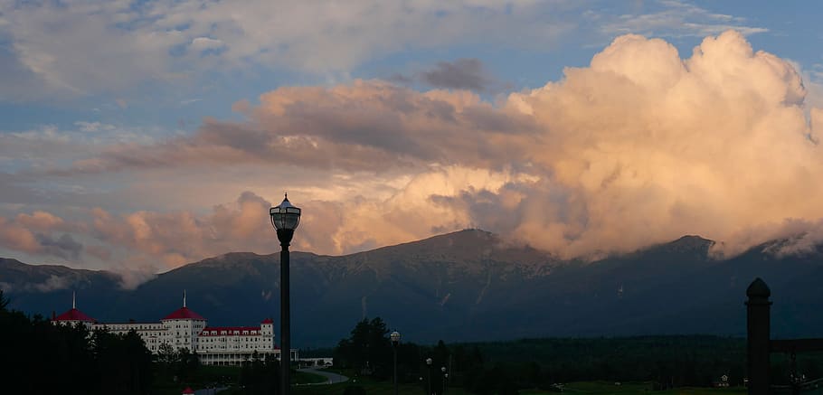 mrak, slunce, nebe, západ slunce, Příroda, krajina, svítání, nálada, slunečního světla, letní, odpočinek, večer, scénický, počasí, hotel, venkovní, světlo, venku, scenérie, scéna, hora, les, sezóna, Jasný, mountian, mrak - nebe, scenics - příroda, krása v přírodě, pohoří, nikdo, klidné scény, životní prostředí, architektura, mimoměstské scény, klid, stavba, idylický, exteriér budovy, silueta, rozsah, 4K