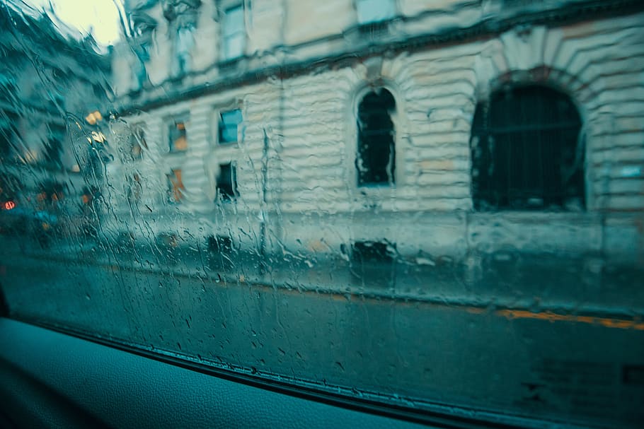 deszcze, okno, architektura, zbudowana struktura, na zewnątrz budynku, środek transportu, szkło - materiał, woda, transport, mokro, żadnych ludzi, upuszczać, dzień, budynek, przezroczysty, deszcz, Natura, na dworze, podróżować, sezon deszczowy, kropla deszczu, 5K