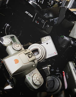 junk, kamera, en del, Brugt, vrøvl, kanon, sony, Ricoh, død, gået i stykker, gammel, transportmidler, ingen mennesker, teknologi, transportform, høj vinkel visning, tæt på, fuld ramme, nummer, baggrunde, indendørs, motorcykel, kontrollere, stilleben, køretøj interiør, land køretøj, motor, maskineri, motor køretøj, stor gruppe af objekter, valg, 4K, CC0, offentligt domæne, royaltyfrie