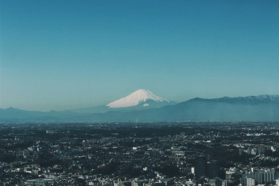 mount, fuji, muntanya, núvols, blau, cel, Japó, mt fuji, paisatge, everest, cim, viatjar, turista, turisme, tokyo, Osaka, vacances, fred, temps, paisatge urbà, ciutat, exterior de l'edifici, arquitectura, estructura construïda, volcà, cap gent, naturalesa, bellesa a la natura, cel clar, medi ambient, còpia espai, escenics - natura, destinacions de viatge, a l'aire lliure, barri residencial, cim de muntanya, 2K