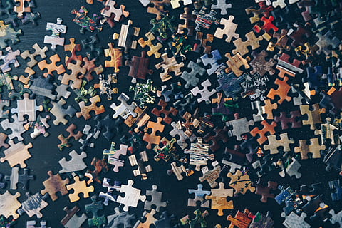 puzzle pieces, navy, blue, photo, Planning, large group of objects, high angle view, puzzle, jigsaw piece, jigsaw puzzle, pattern, indoors, multi colored, full frame, no people, connection, abundance, shape, backgrounds, design, relaxation, leisure activity, solution, day, creativity, 4K, CC0, public domain, royalty free