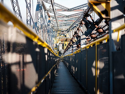 สะพานสีเหลือง, ในบ้าน, อาคาร, ความคับแค้นใจ, ทางเดินระหว่างที่นั่ง, คลังสินค้า, tagebau, F60, braunkohle, abraumbrücke, ราวบันได, ราวสำหรับมือจับของขั้นบันไดหรือแทน, ฉนวน, พาหนะ, เรือ, การขนส่ง, สะพาน, การก่อสร้าง, ฉลาก, ข้อความ, เหล็ก, โครงสร้างที่สร้างขึ้น, เลือกโฟกัส, สถาปัตยกรรม, สัมพันธ์, ไม่มีคน, มุมมองลดลง, สะพาน - โครงสร้างที่มนุษย์สร้างขึ้น, กลางแจ้ง, ธรรมชาติ, ทางข้างหน้า, โลหะ, วัน, ทิศทาง, แสงแดด, การท่องเที่ยว, เป็นแถวเป็นแนว, 8K, CC0, โดเมนสาธารณะ, ค่าลิขสิทธิ์ฟรี