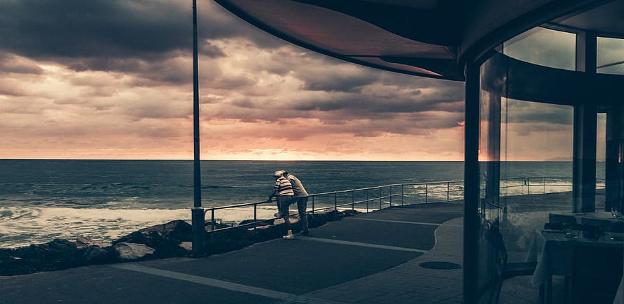 cronulla, Austràlia, platja de cronulla, dos, núvols, oceà, sydney, platja, sortida del sol, gent, aigua, cel, mar, naturalesa, núvol - cel, escenics - natura, bellesa a la natura, horitzó, posta de sol, horitzó sobre l’aigua, una persona, de peu, terra, adult, homes, barana, vaixell nàutic, transport, a l'aire lliure, mirant la vista, 4K